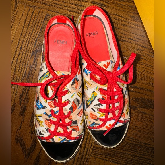 Fendi espadrille canvas lace up sneaker. Size 36 - Picture 6 of 6